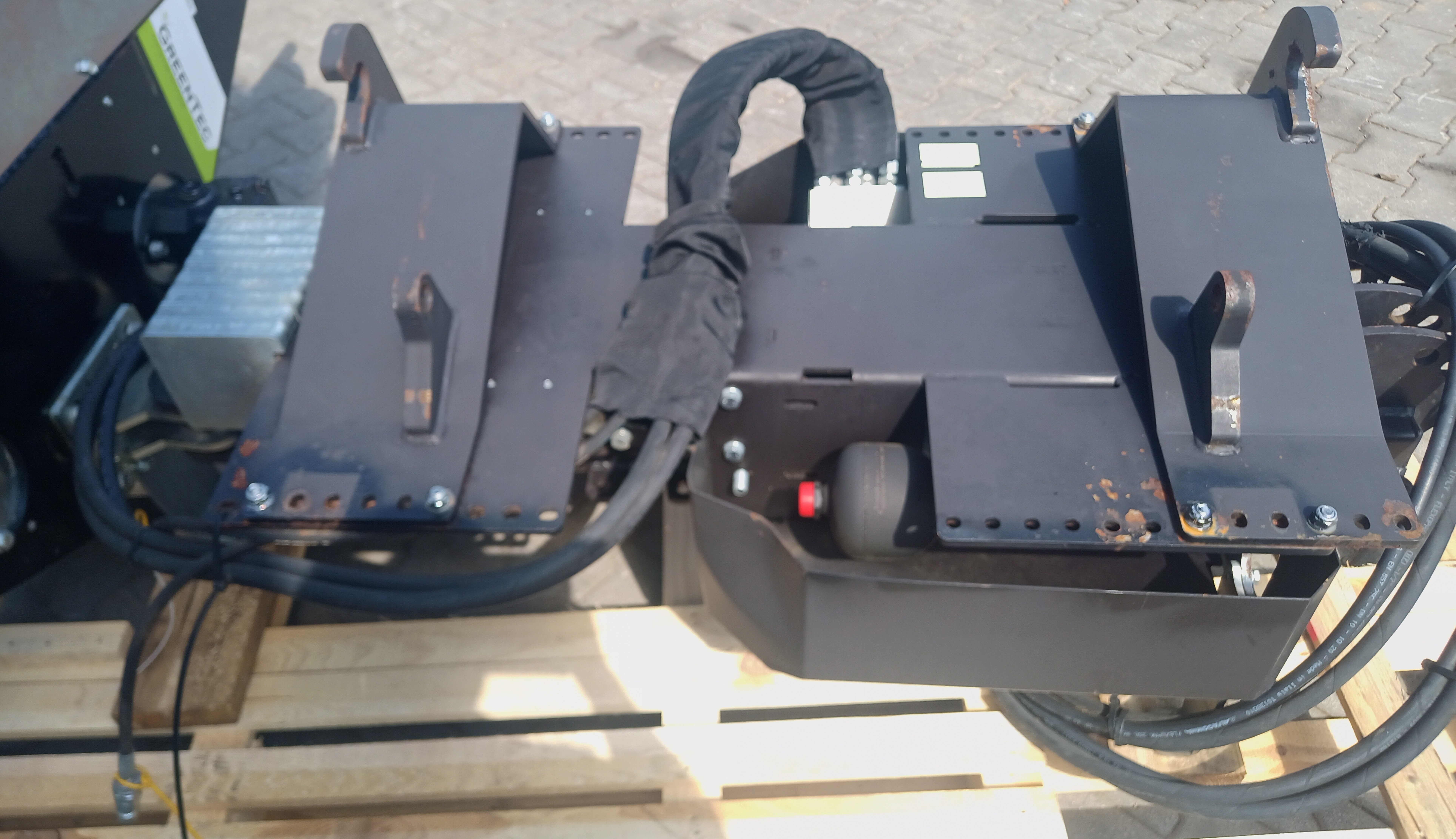 HXF 3302 Auslegearm + LRS 2002 Baumsäge