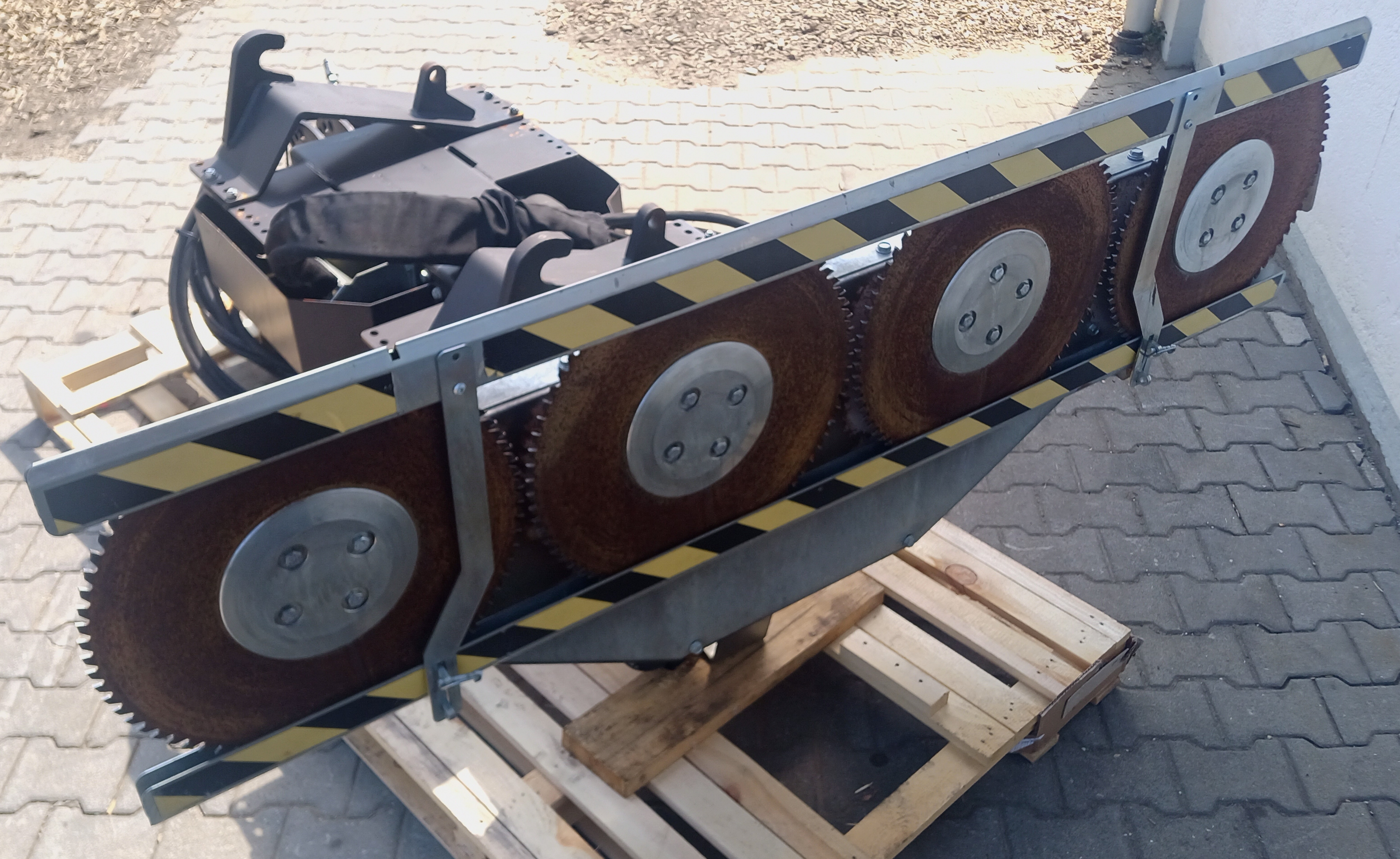 HXF 3302 Auslegearm + LRS 2002 Baumsäge